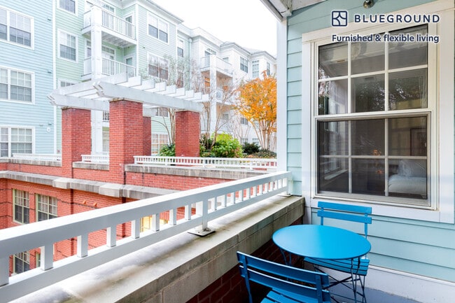 Photo - 925 N Garfield St Unit FL2-ID237