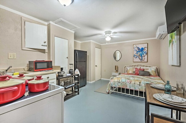 Building Photo - 7736 Sue Ellen Dr Unit SI ID1385616P