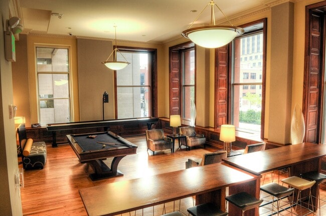 Pioneer Apartments Community Room St Paul - Pioneer Endicott