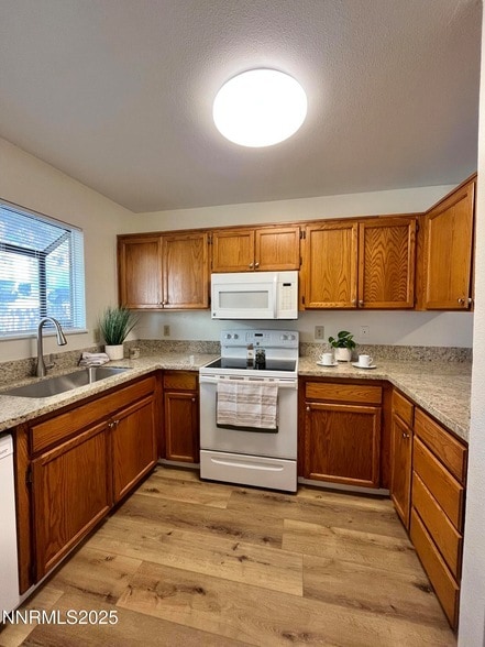 Photo - 4985 W 7th St