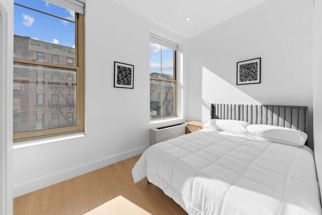 Photo - 19 St Marks Pl Unit SI FL1-ID1495799P