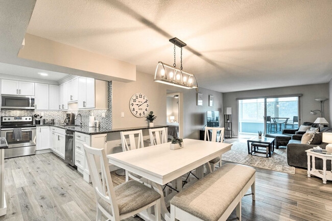 Photo - 1037 W Peppertree Dr Unit SI FL3-ID1546456P