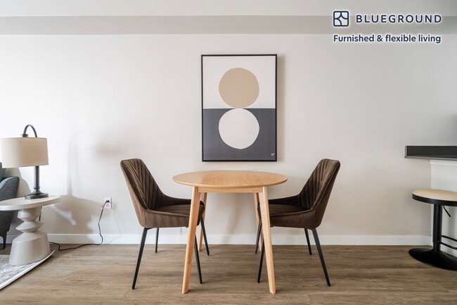 Photo - 526 Yale Ave N Unit SI FL2-ID992