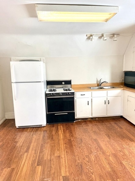 Photo - 674 St Charles St