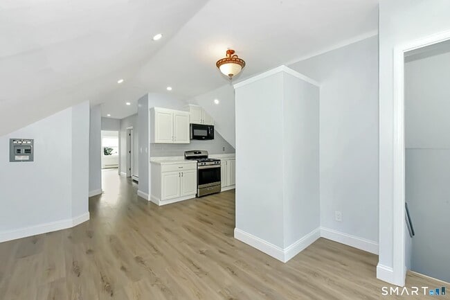 Photo - 463 Wilmot Ave