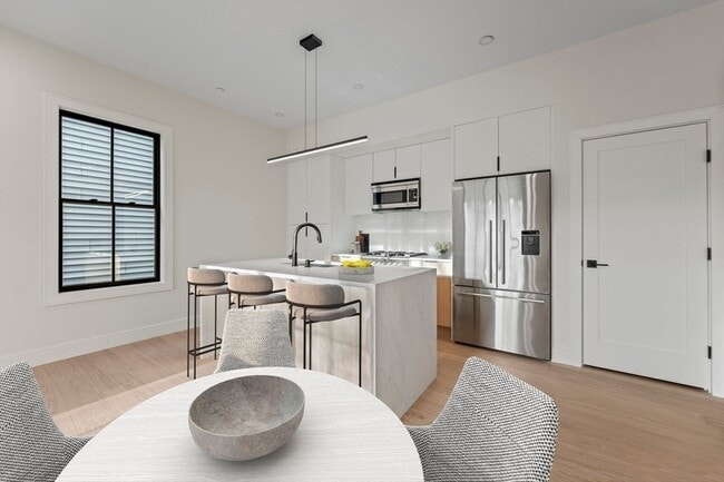 Photo - 224 W 9th St Unit 4