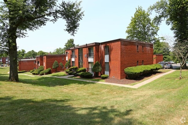 Building - Forest Park