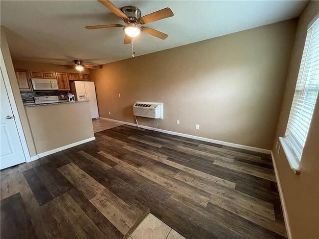 Photo - 2010 Cypress Pl Unit B