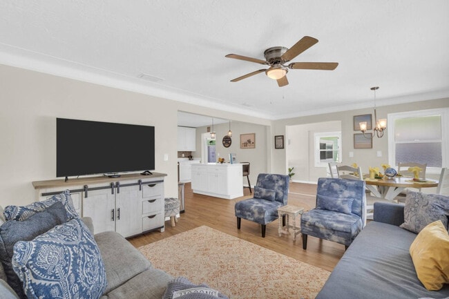 Building Photo - 1875 Oleander St Unit SI FL1-ID1590876P