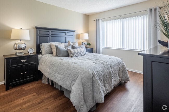 2305 46th Ave W Bradenton, FL - Bay Club Apartment Homes