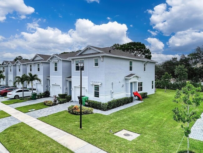 Photo - 235 SE Woodbark St