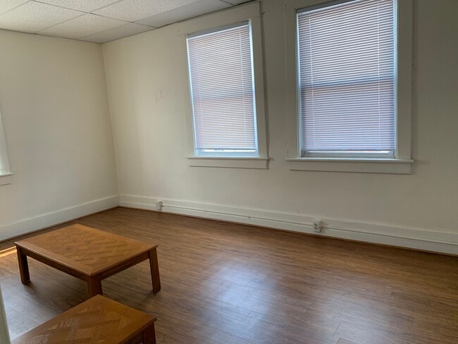 Living room - WinCor Properties