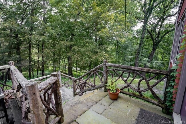 Photo - 174 Weatogue Rd