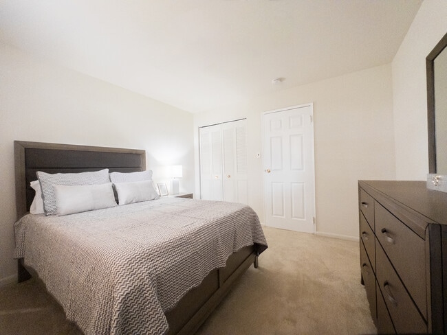 Photo - College Arms Apartments