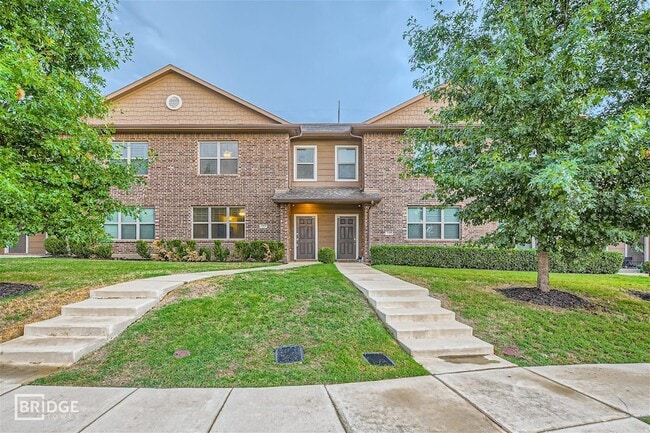 Building Photo - 1308 Lakecrest Ln