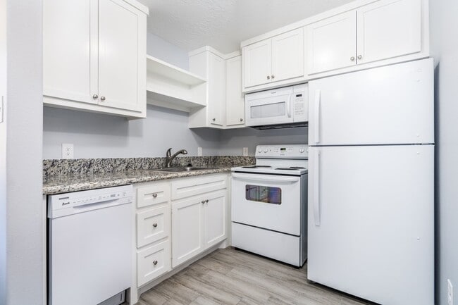 Photo - 207 N Poplar St Unit B