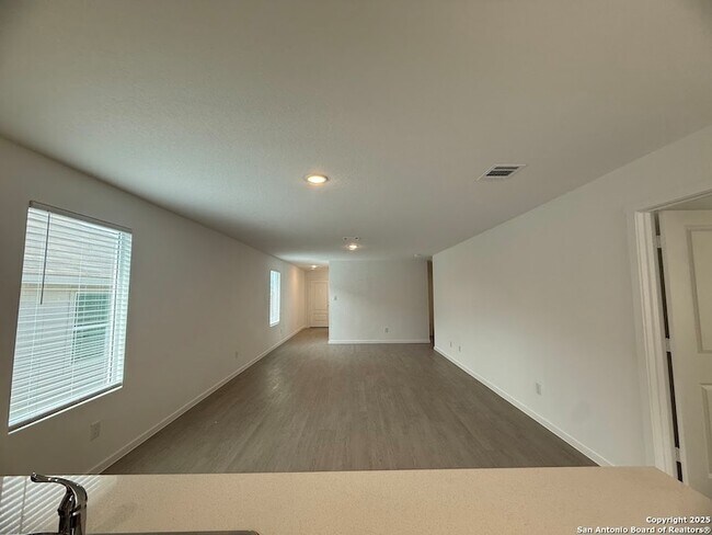 Photo - 267 Ottawa Way