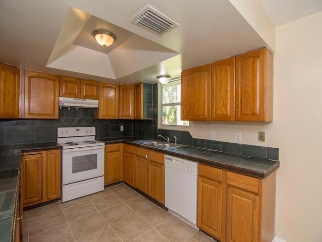 Photo - 8604 Brookline Ave