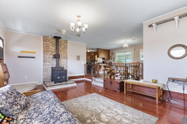 Building Photo - 1310 Fredrick Ln Unit ID1266885P