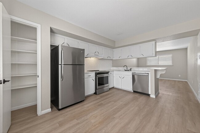 Photo - 427 Hollyvale Dr Unit 12