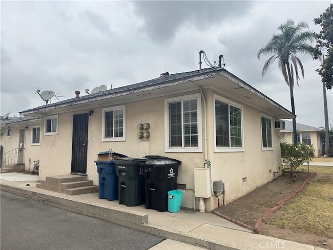 Photo - 615 S Almansor St