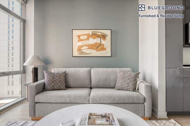 Photo - 311 W Illinois St Unit SI FL9-ID819
