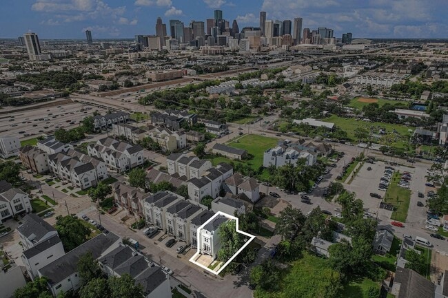 Photo - 2221 Francis St