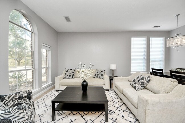 Photo - 20922 Whitevine Way