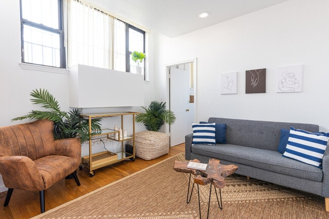 Building Photo - 735 10th Ave Unit ID1323993P