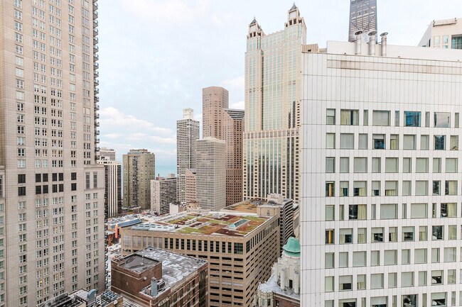 Photo - 1 E Delaware Pl Unit FL9-ID1360