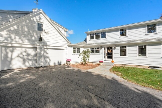 Photo - 335 Central Rd