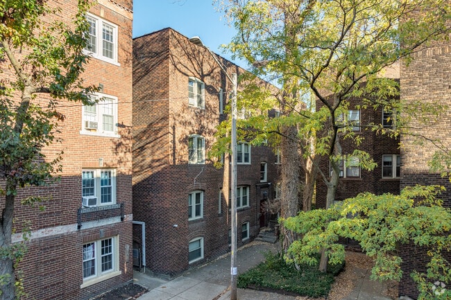 Building Photo - Beautiful Renovated Units