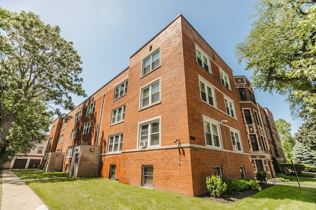 Photo - 1143 E 50th St Unit 3S