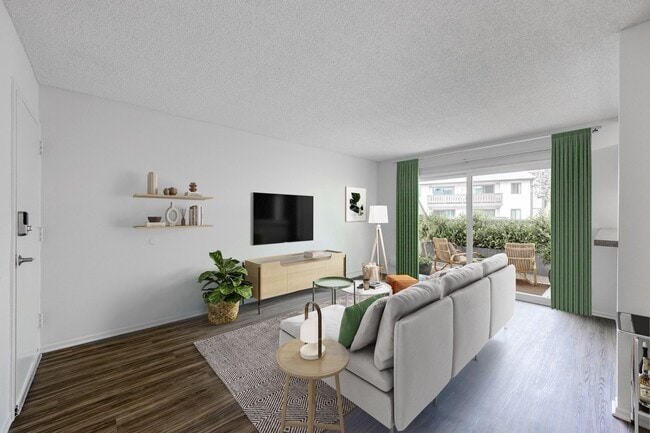 Photo - Pacific Oaks