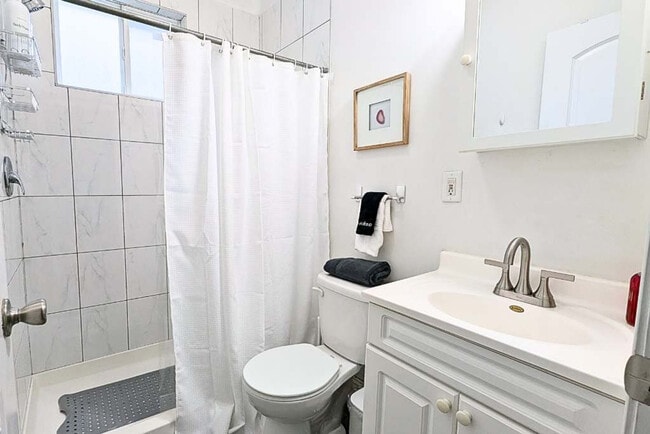 Photo - 108 Gotthart St Unit ID1302408P