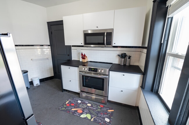 Photo - 460 Prospect Ave