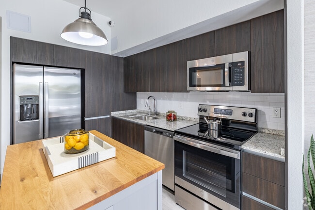 1BD, 1BA - 612SF - Kitchen - Solina Old Cutler Apartments