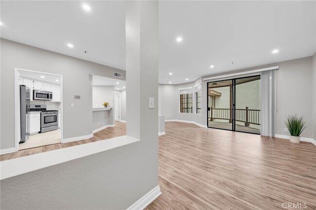 Building Photo - 2559 Plaza del Amo Unit 215