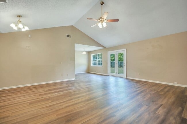 Photo - 1501 Woodcrest Cir