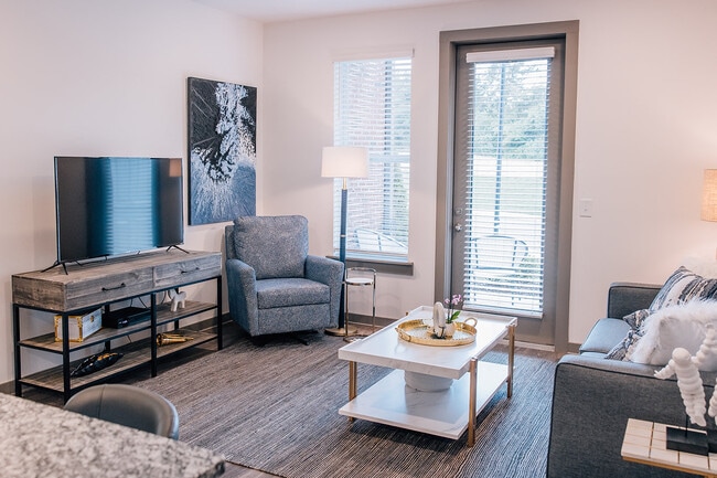 Photo - 1010 Elliston