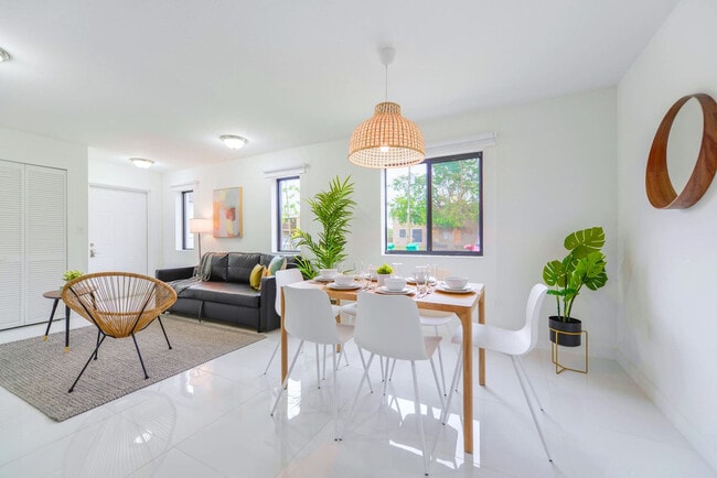 Building Photo - 2241 NW 50th St Unit FL1-ID1230847P