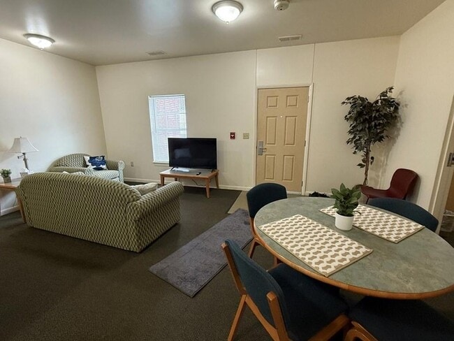 Photo - 1950 W 1st St