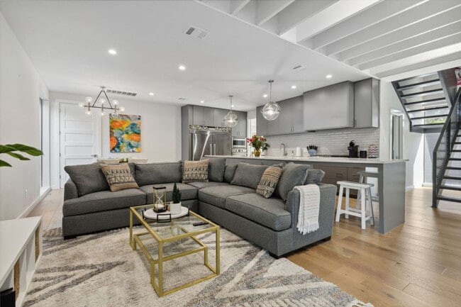 Building Photo - 4305 Roseland Ave Unit SI ID1583913P
