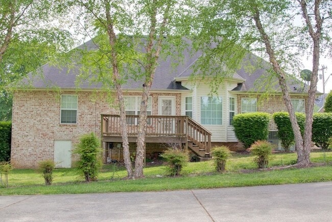 Photo - 100 Camden Ct N