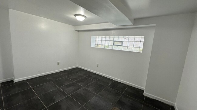 Photo - 5830 N Artesian Ave Unit G