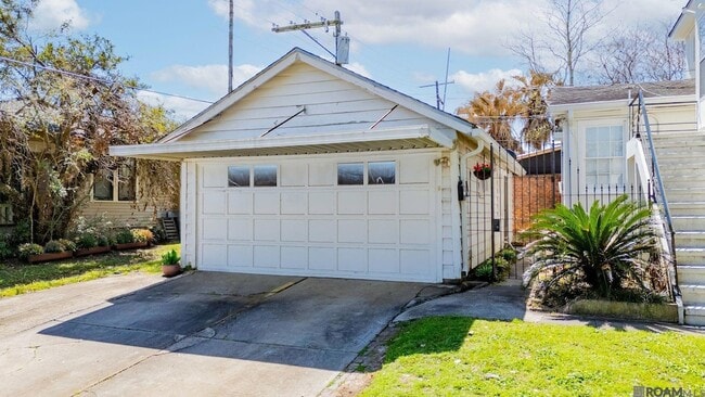 Building Photo - 2102 Olive St Unit A