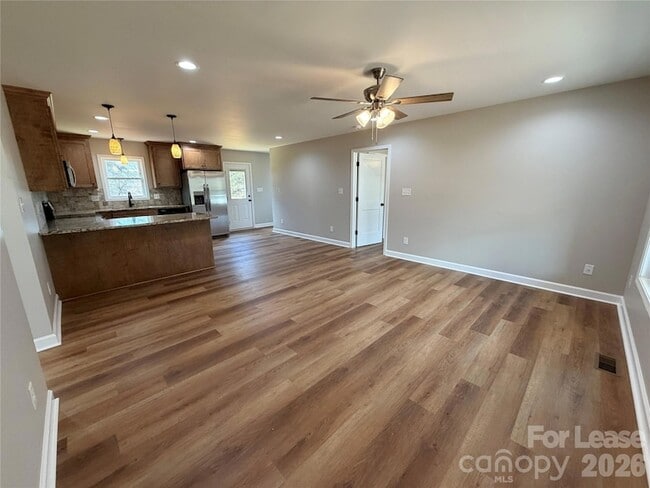 Photo - 1296 Micol Rd