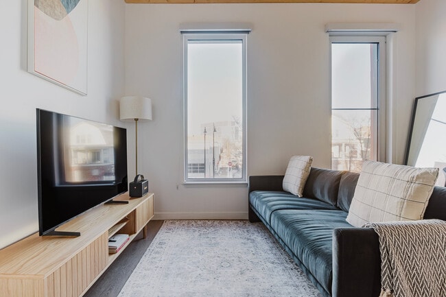 Building Photo - 154 Broadway Unit FL2-ID1107