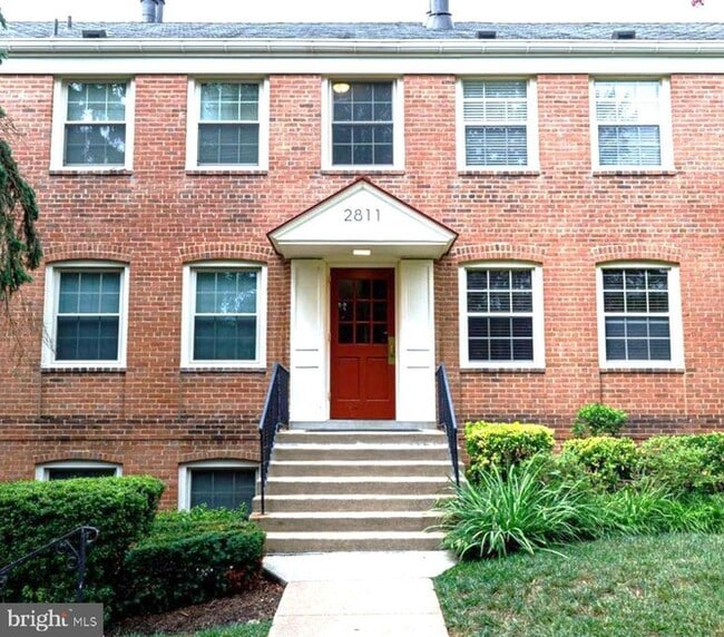 Building Photo - 2811 Arlington Blvd Unit 202