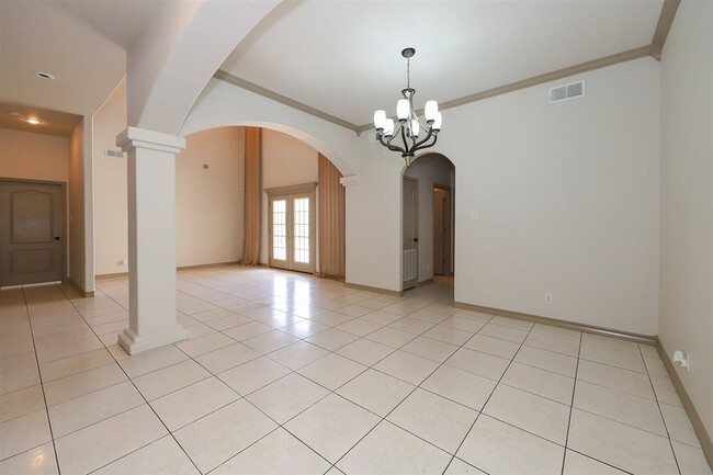 Photo - 305 Lake Clark Ct